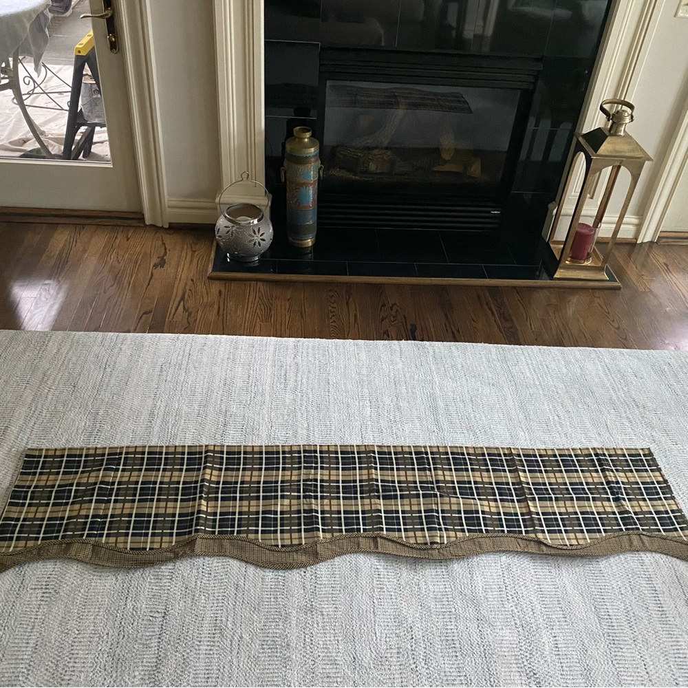 Waverly Fairfield Valance in Black and Gold  Plaid - Picture 2 of 8